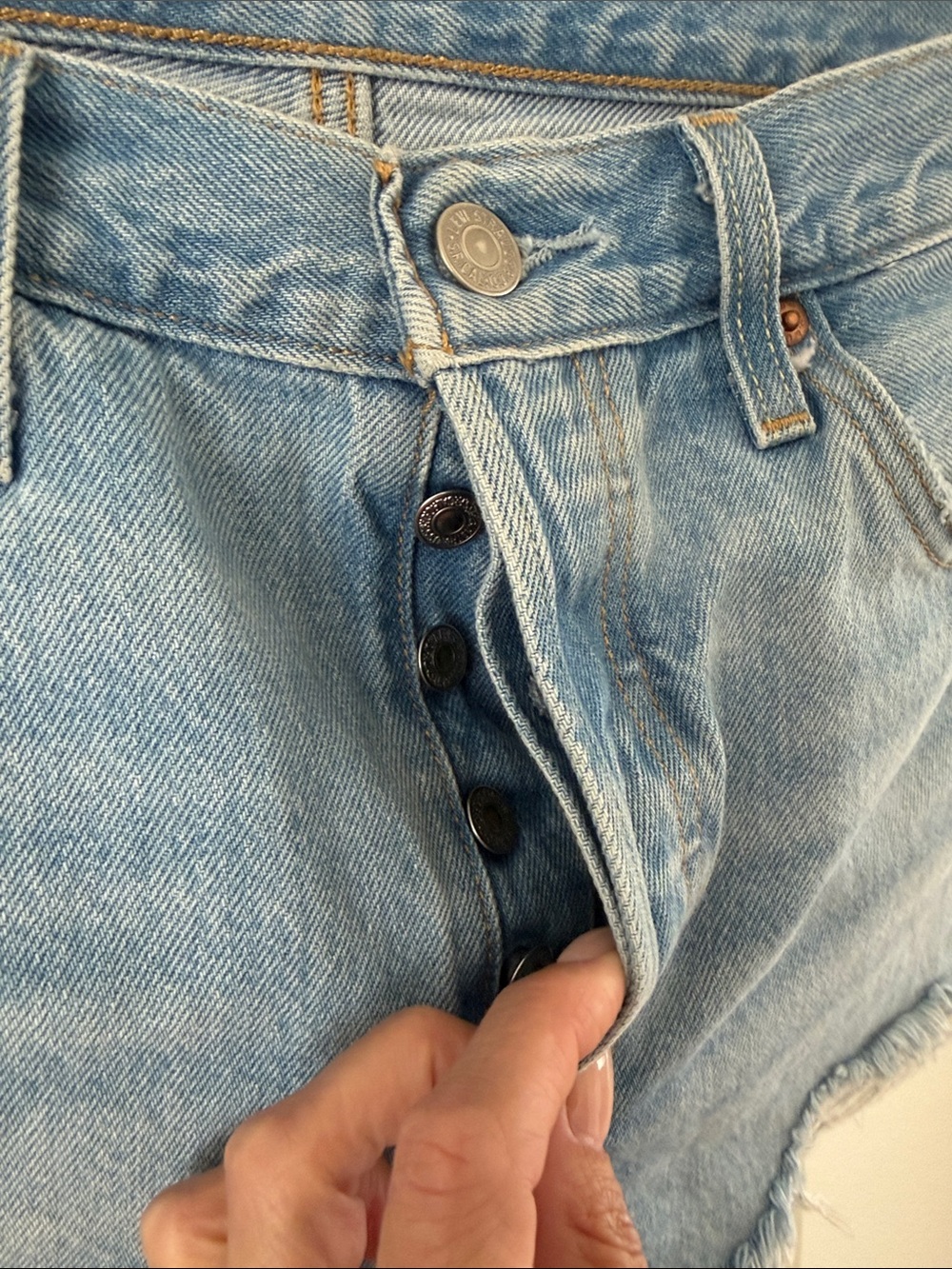 Levi’s 501 cut offs Women's Shorts - Picture 3 of 6